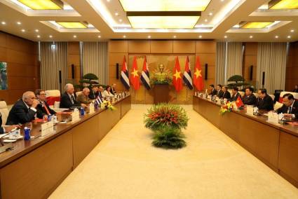 Sostiene Díaz-Canel encuentros con los jefes del gobierno y del legislativo vietnamitas