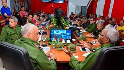 Joel Queipo Ruiz, presidente del CDP, durante la reunión con los grupos de trabajo.