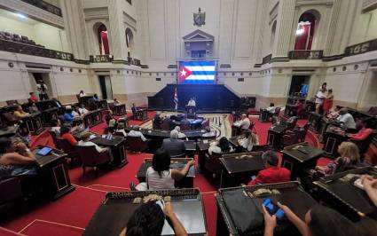 Diputados cubanos reiteran condena a bloqueo estadounidense