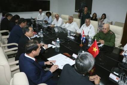 Visita de Consejo Científico de los Órganos Centrales del Partido Comunista de Vietnam a Cuba
