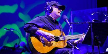 Silvio Rodríguez finaliza su gira en la ciudad colombiana de Cali