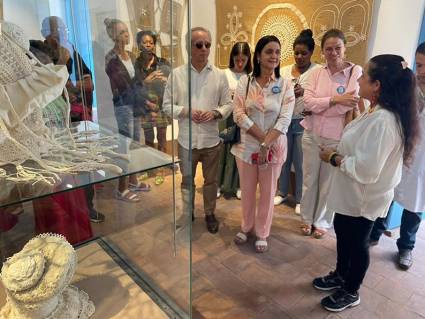 El soporte de las piezas es yute reciclado.