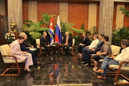 El Presidente Díaz-Canel Bermúdez sostuvo un cordial encuentro con Alexander Beglov, gobernador de San Petersburgo