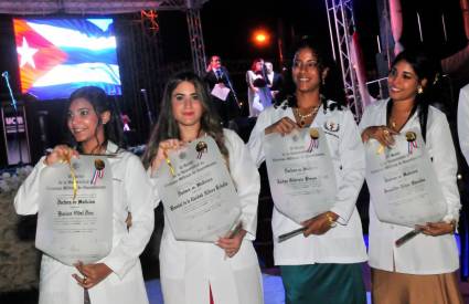 Nuevos profesionales de la salud egresan en Guantánamo