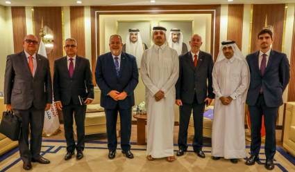 El Primer Ministro sostuvo un encuentro con el Jeque Thani bin Hamad, presidente de la Junta Directiva del Fondo de Qatar para el Desarrollo