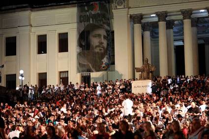 Ciertamente Fidel siempre estará aquí, caminando entre nosotros, inspirando esperanza.