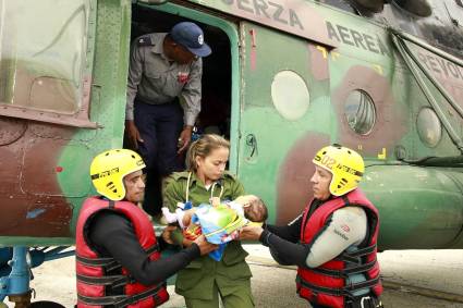 Presidente cubano resalta heroísmo de rescatistas