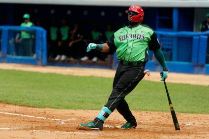 Erisbel Arruebarruena conectó dos cudrangualres decisivos frente a Pinar del Río.