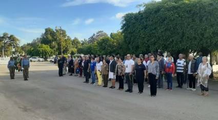 Homenaje a Celia Sánchez en la Necrópolis de Colón
