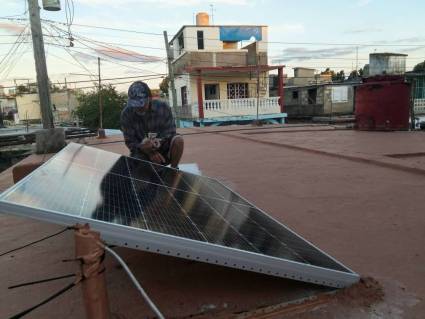 Los paneles solares contribuyen con la autonomía energética de los hogares.