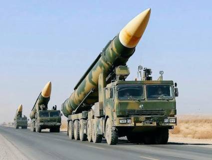 Vehículos iraníes preparados para el lanzamiento de cohetes