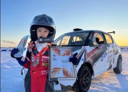 Shao Ziyan, un niño de 7 años, ocupa el puesto 27 en un evento global simulador de carreras
