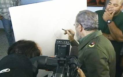 Fidel y Kcho bromearon en la academia de artes plásticas de Manzanillo.