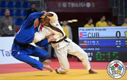 Orlando Polanco ante el estadounidense Ari Berliner, bronce ahora en Panamá.