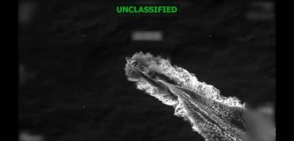 Este domingo 26 de abril el Comando Sur informó que sus fuerzas bombardearon otra embarcación presuntamente utilizada para el narcotráfico en el Pacífico Oriental. Foto: Captura de video publicado por @SouthCom/X
