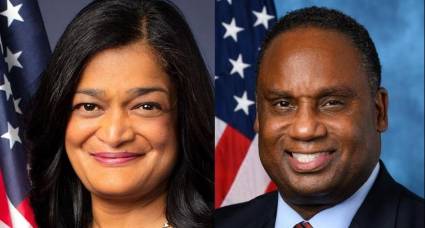 Pramila Jayapal y Jonathan L. Jackson