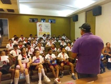 Momento de encuentro entre jóvenes y especialistas en las sesiones de la Mice.