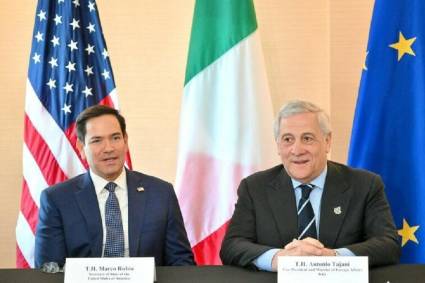 De izquierda a derecha, el secretario de Estado de EE. UU., marco Rubio, junto al ministro de Asuntos Exteriores de Italia, Antonio Tajani.