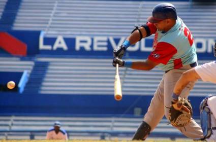 El histórico Frederich Cepeda arribó este sábado, durante la jornada inaugural de la 4ta. Liga Élite, a su jit 2 600 en la pelota cubana.