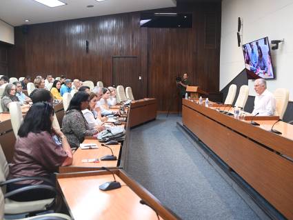 Desde el Palacio de la Revolución, y en el habitual encuentro de Expertos y Científicos para temas de Salud, dirigido por el Jefe de Estado, resultó muy alentador escuchar disertaciones sobre un producto único de su tipo en el mundo, hecho en Cuba, que está dando señales de esperanza en el tratamiento del cáncer.