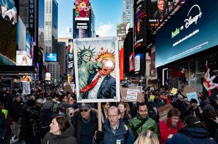 La protesta No Kings de marzo pasado en Times Square de Nueva York.
