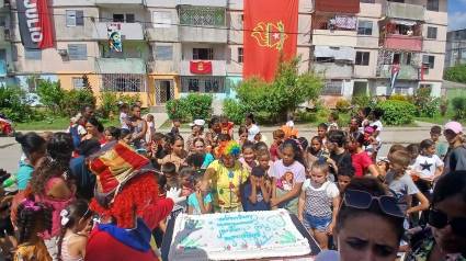 En la barriada cienfueguera de La Barrera, niños, adolescentes, jóvenes y la comunidad toda abrazaron felices los proyectos de la Red.