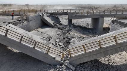 Entre los objetivos civiles atacados por EE.UU. este puente en la provincia de Hormozgan, el 17 de julio