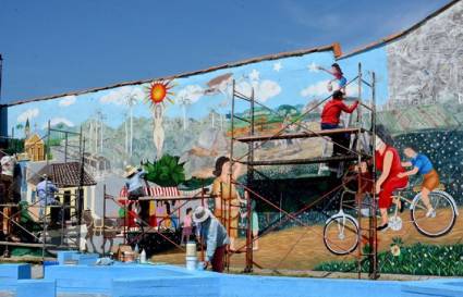 Renuevan murales en Pinar del Río