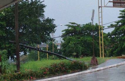 Sancti Spíritus azotada por una tormenta local severa.