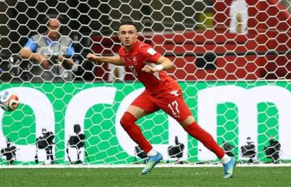 Ruben Vargas marcó el penal definitivo para el éxito suizo en la tanda de penales contra Colombia.