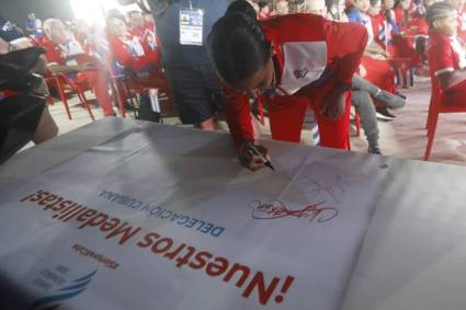 En homenaje al 26 de julio, se inauguró el mural de los campeones, donde se recogerá la firma de los medallistas cubanos en los 25tos. Juegos Centroamericanos y del Caribe.