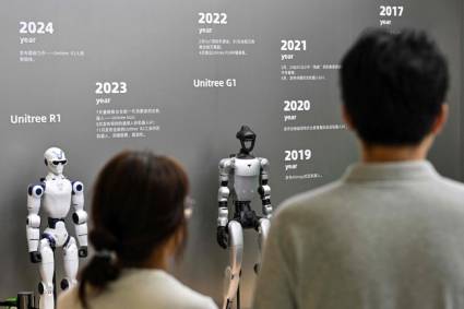 ROBOTS CHINA.jpg