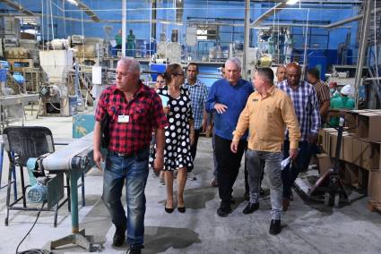 Recorre Díaz-Canel centros relevantes para la recreación y la economía