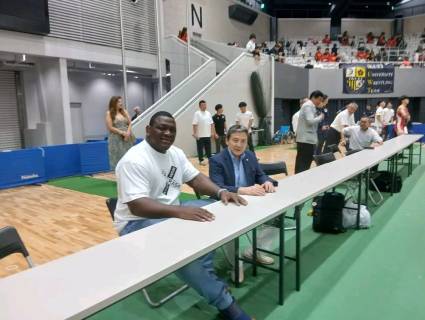 Mijaín López asiste como espectador al Campeonato Nacional Universitario de Lucha de Japón