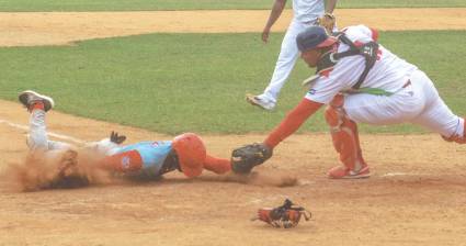 La serie Nacional acapara la atención de muchos cubanos.