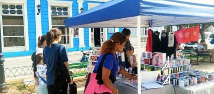 La Feria es una oportunidad también para la venta de artesanías.
