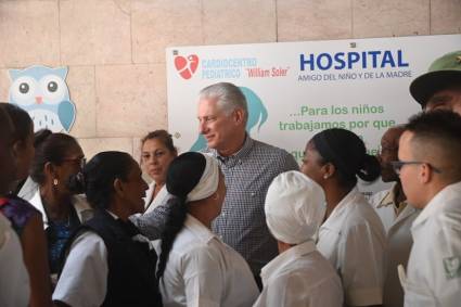Visita Presidente cubano el Cardiocentro Pediátrico William Soler