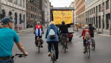 Bicicletada por el fin del bloqueo a Cuba.