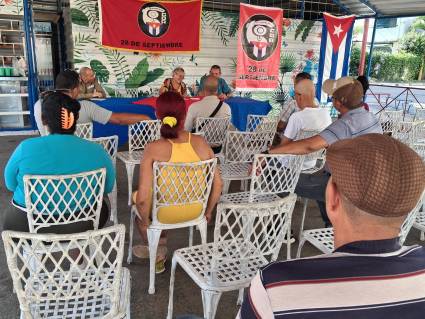 Fructífero intercambio entre vecinos y especialistas de la agricultura