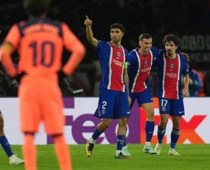 Entre lesiones y golazos, el PSG venció al Barca