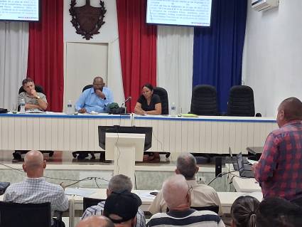 Salvador Valdés Mesa chequeó en Matanzas la marcha de los programas agrícolas