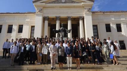 Jóvenes universitarios de diversas carreras asumen la representación de 31 Estados
