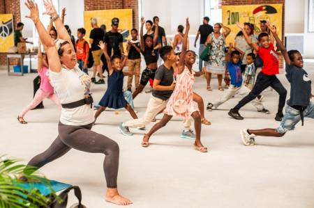 Las técnicas de yoga aportan recursos de autocuidado y amor desde temprana edad.