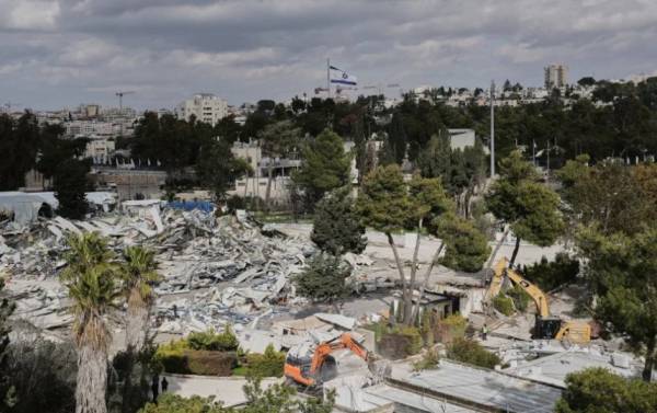 Israel ejecuta demoliciones de instalaciones